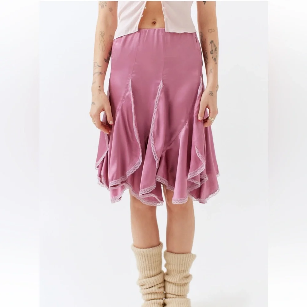 NWT Urban Outfitters Cassie Satin & Lace Ruffle Midi Skirt Mauve - Picture 4 of 8
